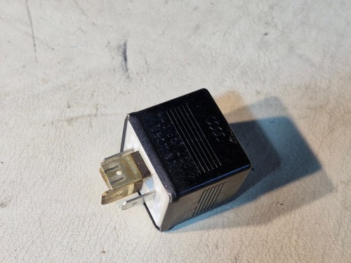Audi 6e avant - 80, relay